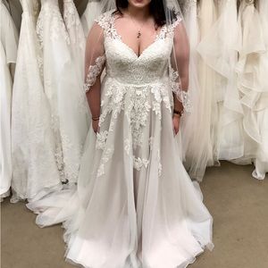 Stella York Designer Wedding Dress, Size 14/16